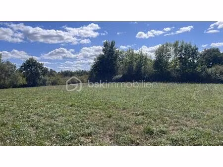 terrain de 4 618 m² à hautefort