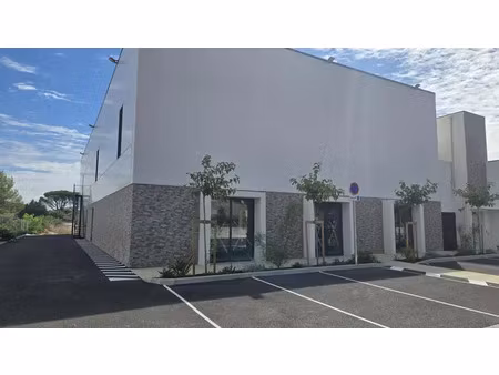 local commercial 550 m2 - cuers