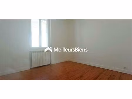 maison t4 des années 50 avec grand atelier et 2 grands garages