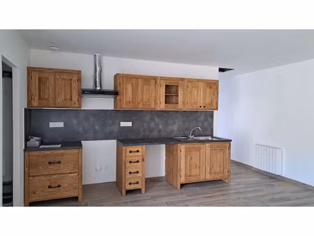 maisonnette rénovée en centre ville  2 chambres.