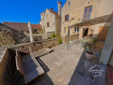 demeure médiévale de charme avec vues imprenables au coeur de