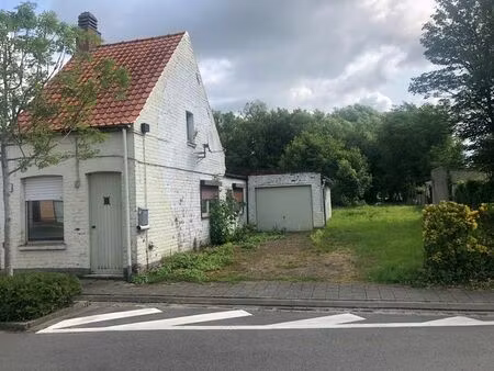 te renoveren woning op een perceel van 620 m²