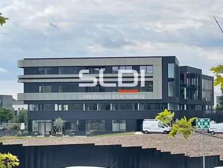 location local professionnel 1 837m² limonest 69760