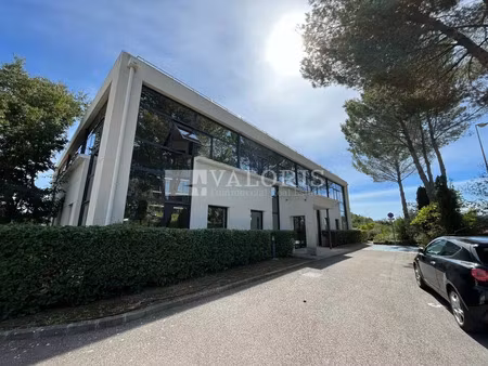 location bureau 97 m² à aix-en-provence (13100)