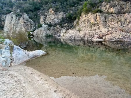 domaine d'exception en bord de rivière à solenzara