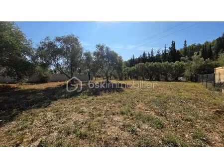 terrain de 1 345 m² à salernes