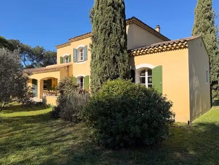 une belle villa avec piscine et potentiel constructible