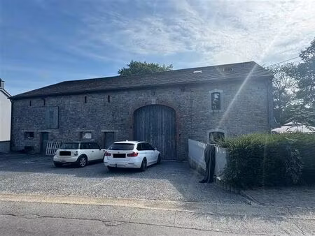 fermette rustique avec beaucoup de potentiel