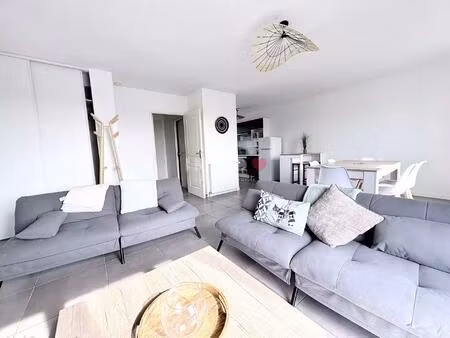 maison 4 pieces de à 150 m du marché de chéray