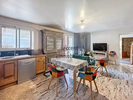 maison en centre village avec jardin.