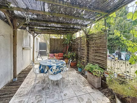 maison en centre village avec jardin.