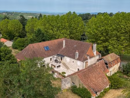 secteur gourdon - bel ensemble immobilier en pierre sur 4ha2 avec piscine proche...