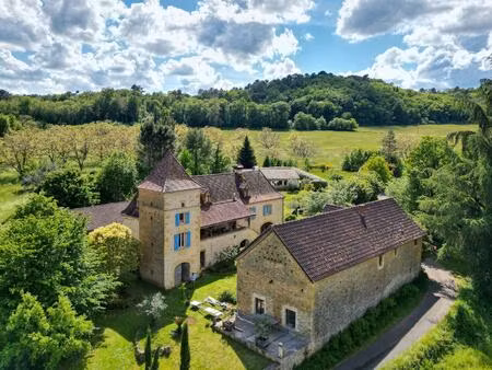 cazals  bel ensemble immobilier avec maison et 2 gîtes  atelier  grande piscine.