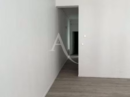 location bureaux et commerces au mans (72000) : à louer / 60m² le mans