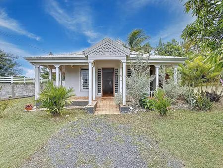 jolie maison meublée t2 à louer à saint françois - bois vipart