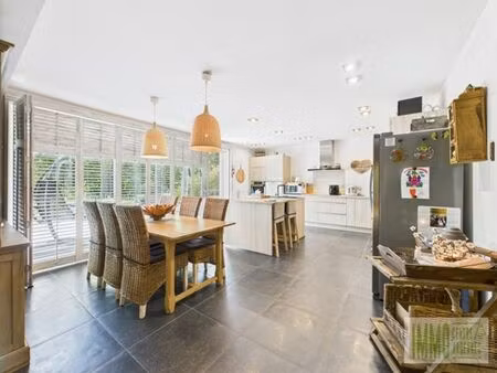 superbe appartement 4 chambres dans la ville de libin