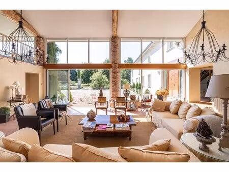 maison de luxe à vendre à cleppé