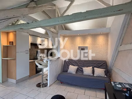studio meublé - 24.50m² - loyer toutes charges comprises
