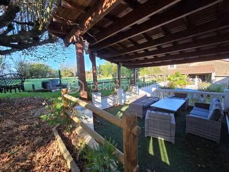 vente maison à fenioux (79160) : à vendre / 189m² fenioux
