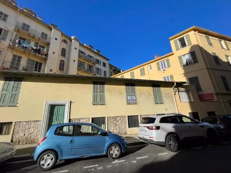 charmant 2 pieces sur le port de nice