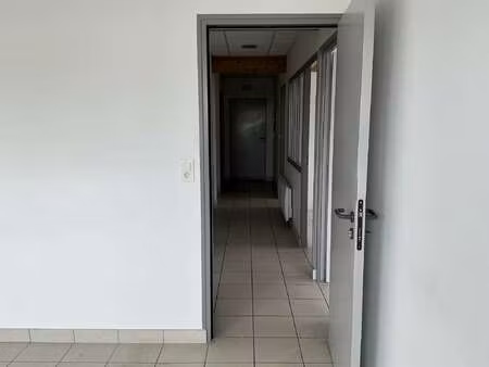 location bureaux et commerces aux herbiers (85500) : à louer / les herbiers