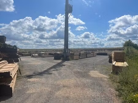 à vendre entrepôt avec terrain bordure de chaussée passante