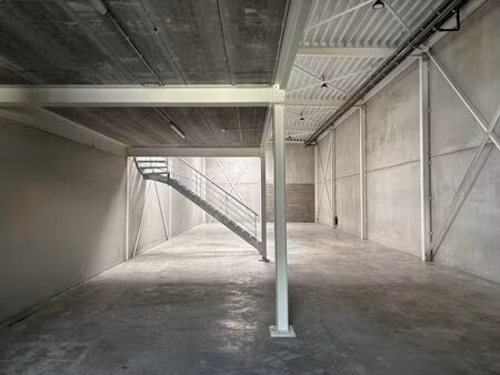 entrepôt à louer – zoning nord wavre – avec mezzanine