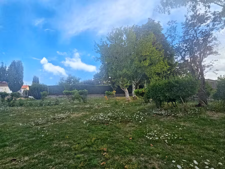 terrain constructible arboré d env 1000m2 