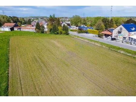 terrain de 79a 53ca en zone d'habitat