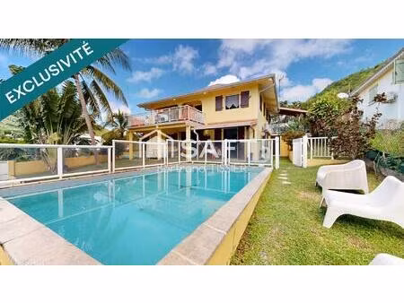 maison sur deux niveaux  f4 + 2 t2  piscine