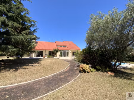 maison d'architecte 250 m2 - 5 chambres - piscine - dépendan