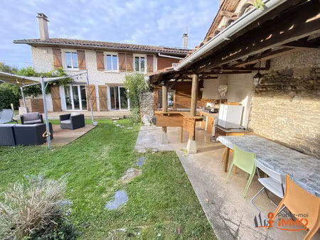 ancienne ferme rénovée de 219 m² avec dépendance et terrain