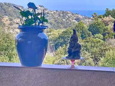 villa au calme absolu  à la lisière de menton – vue dégagée  aperçu mer