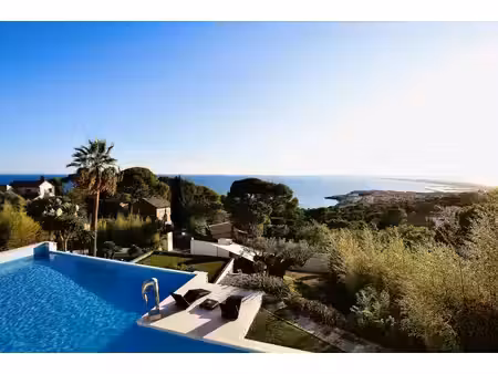 splendide villa d' architecte de 496 m2  terrain 2050 m2. piscine 20/8 m. vue mer .très ca