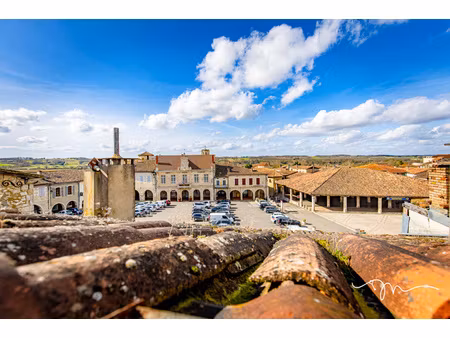 grande maison de ville de 400m2 + commerce à rénover