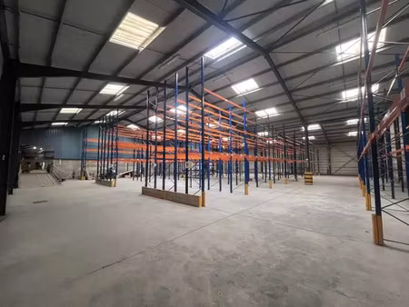 local d'activité avec stockage extérieur à louer