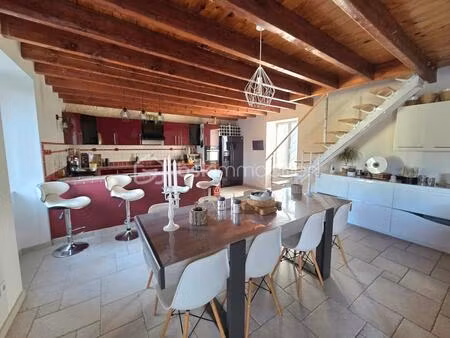 maison en pierre de 188 51 m² à fenioux