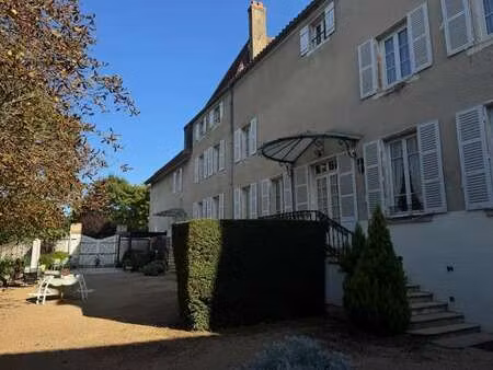 maison de luxe à vendre à la roche-vineuse : 990 000 € | 445m²
