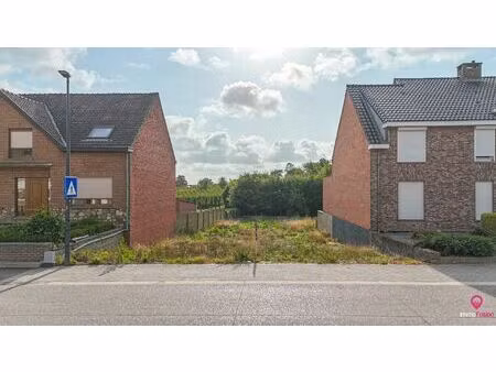 bwg halfopen bebouwing in de dorpkern van engemanshoven!