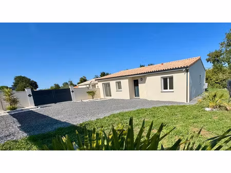 vente maison 5 pièces 108 m² à angouleme (16000)  223 578 €