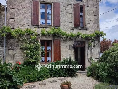 vente maison de village 4 pièces 175 m2 à saint-georges-de-longuepierre