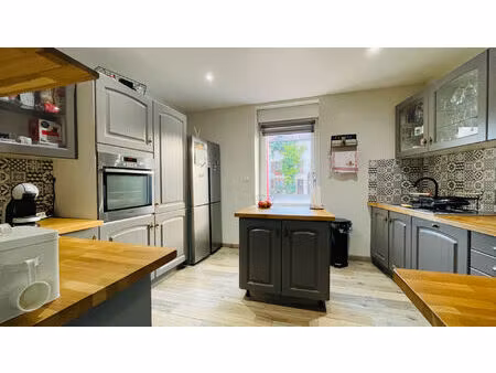 vente maison 6 pièces  200.00m²  dogneville