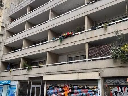 emplacement de parking avec annexe sur partie commune