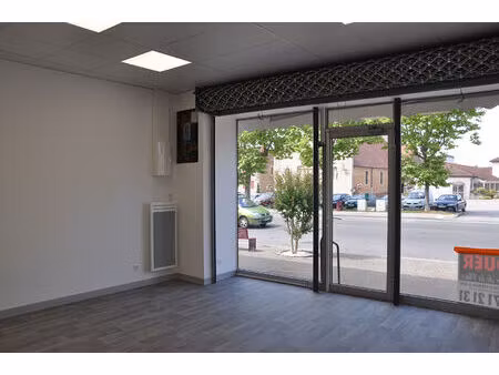 local commercial dans le bourg de saint germain du bois