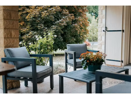 maison familiale 148m² avec piscine chauffée  grand sous-sol 200m² et terrain constructibl