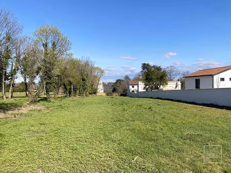 saint cyr au mont d'or  dans un bel environnement  terrain à bâtir plat de 859m²