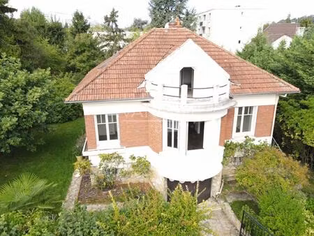 sceaux (92330) - belle maison familiale bordée par un jardin fruitier de 600 m².-