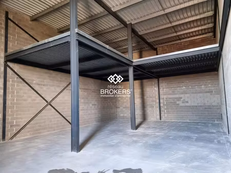 local d'activité - 246 24 m² - a vendre - a 15 mn à l'ouest d