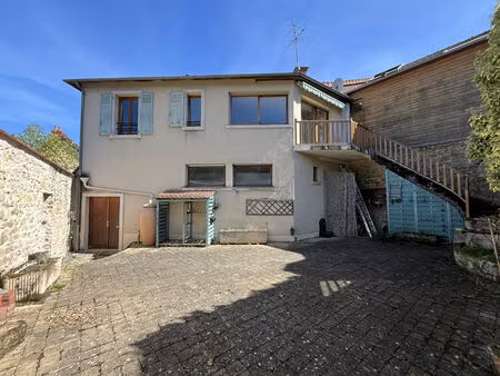 decize. immeuble en coeur de ville.