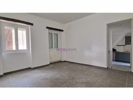 studio rénové 24m² coeur de village plailly